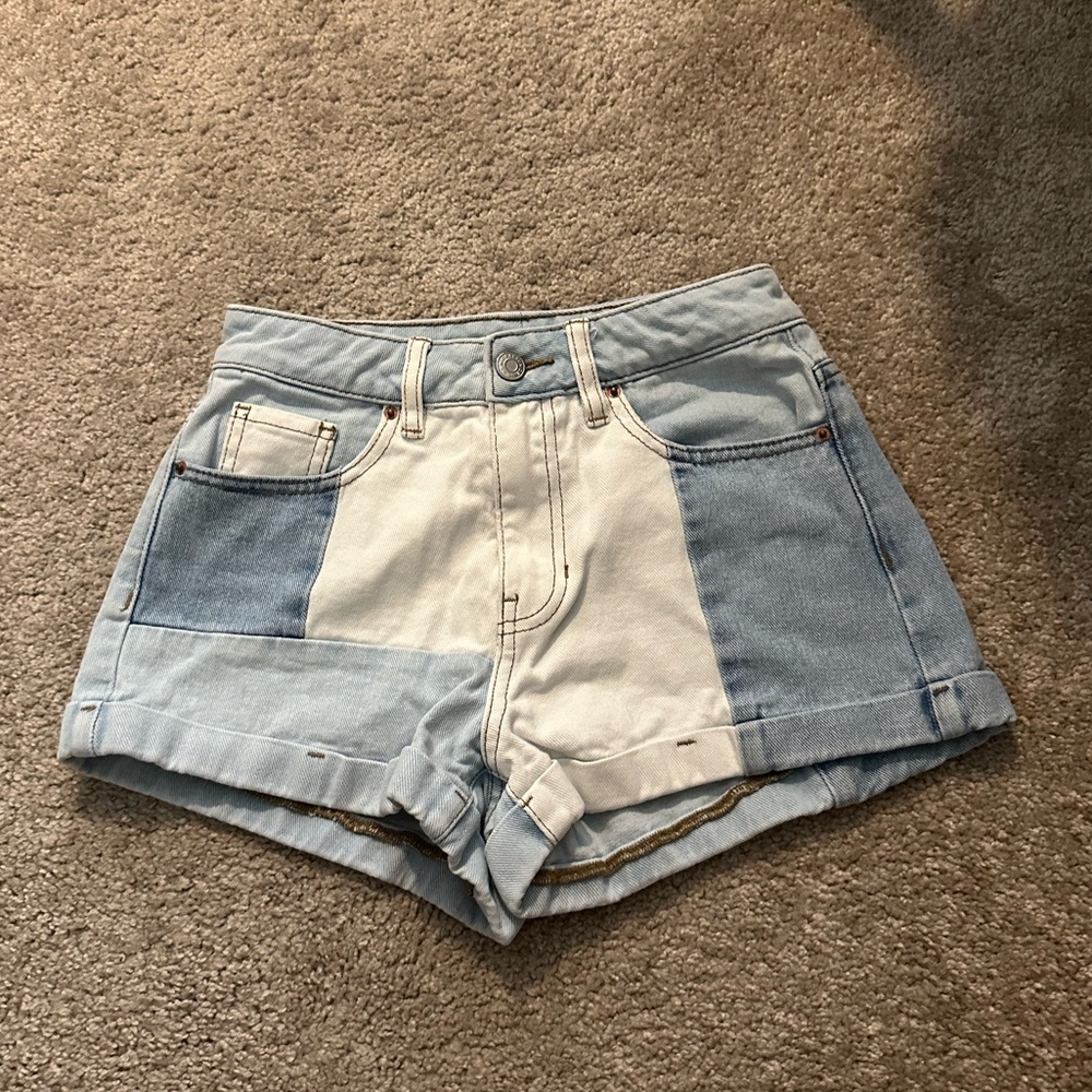 PacSun patchwork denim shorts size 25🩵🤍